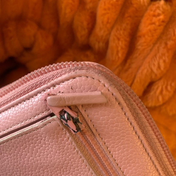 Pre owned light pink  Chanel zip wallet.  Great condition - Picture 9 of 11
